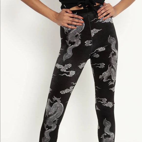 Blackmilk LUCKY DRAGON VELVET HW LEGGINGS - LIMITED XS - Picture 4 of 5